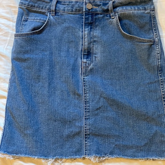 H&M Dresses & Skirts - Denim mini skirt H&M size 8